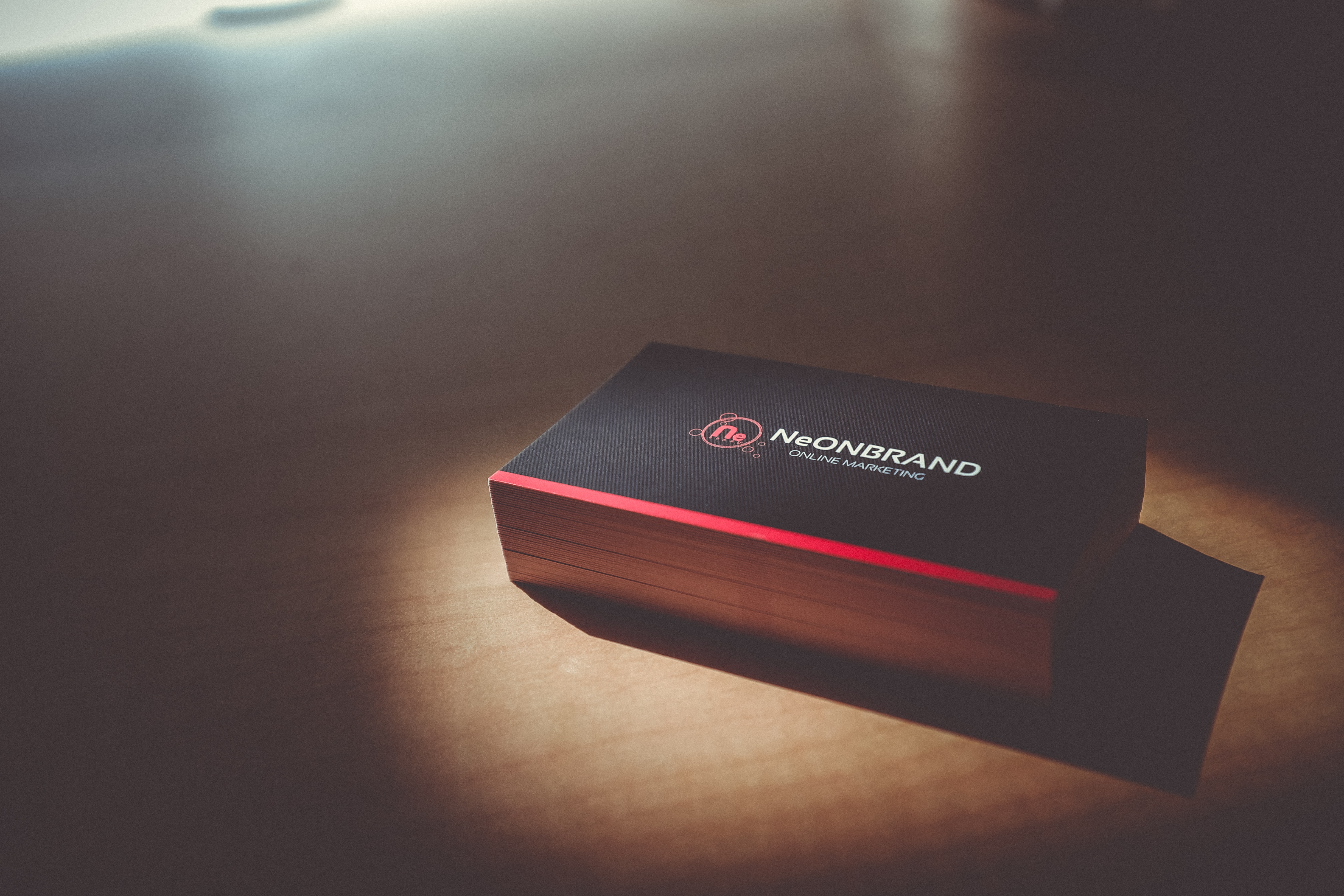 INNOVATIVE WAYS TO MAKE YOUR BUSINESS CARD STAND OUT